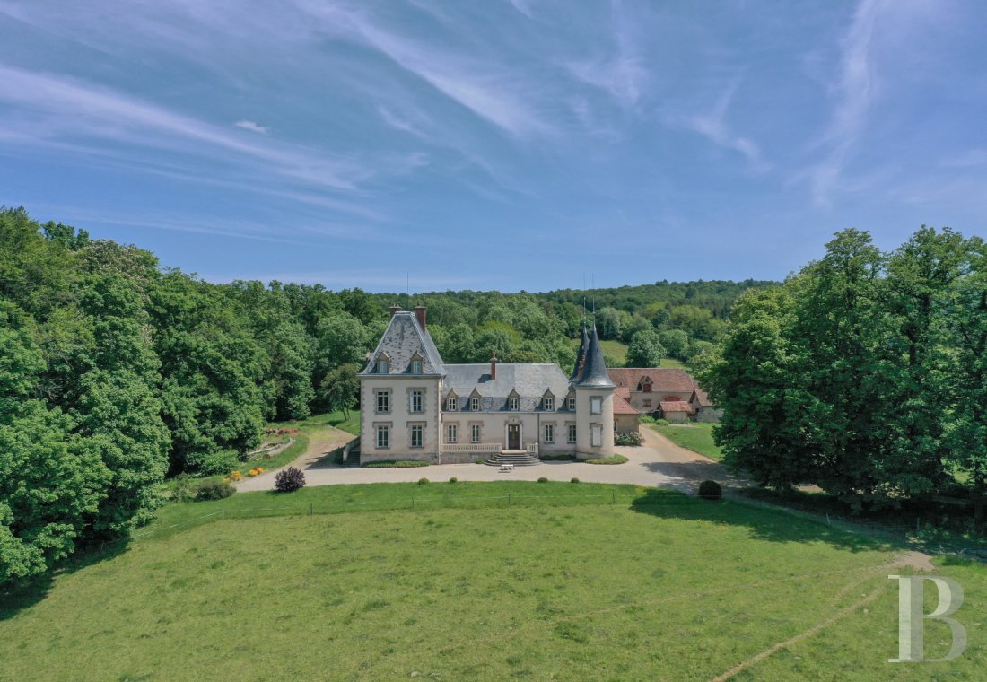 En Saône-et-Loire, dans le sud du Morvan, un château du 19e siècle entouré de son parc dédié à tout projet de tournage - photo  n°4